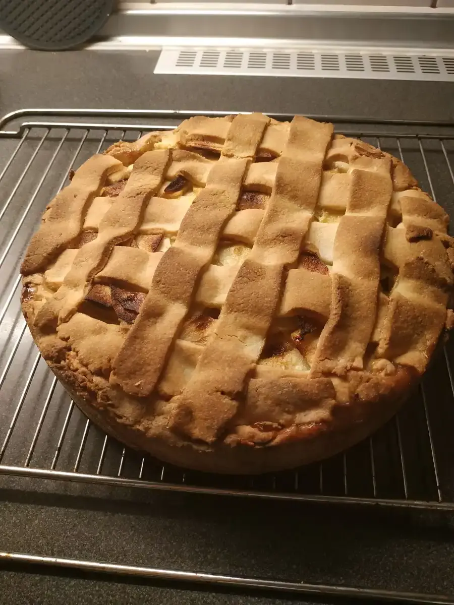 Apple Lattice Cake